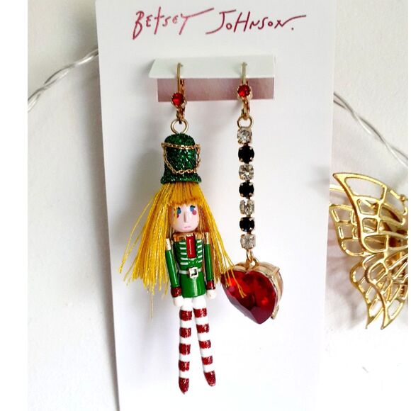 Betsey Johnson Earrings Mismatched Gold Tone Green Nutcracker Girl Red Heart - Picture 4 of 8